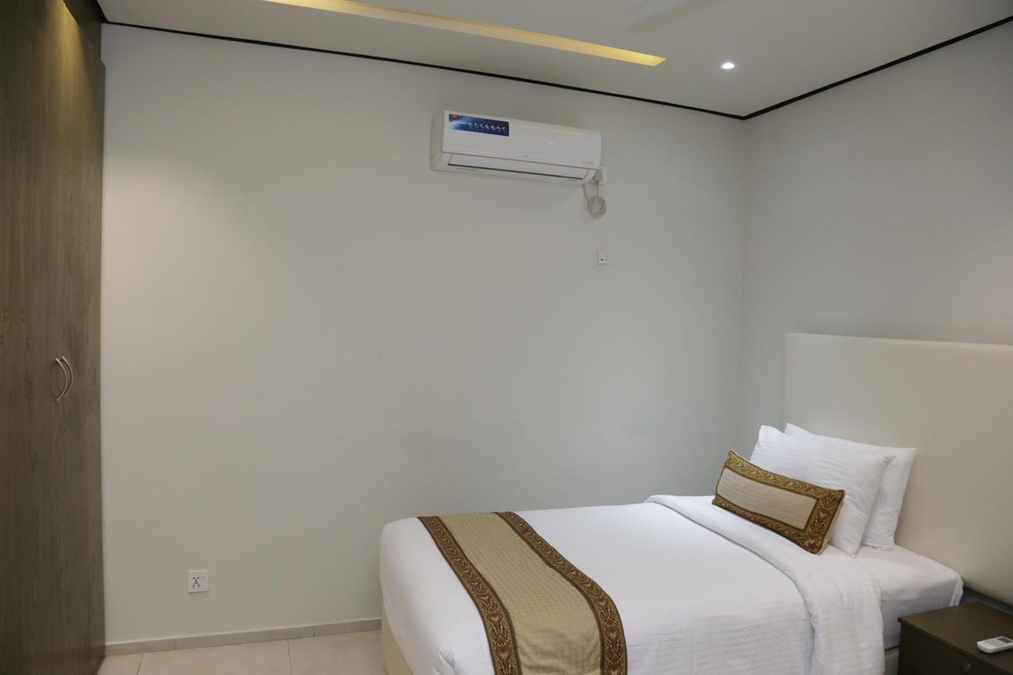 Trivelles Executive Suites Islamabad Ngoại thất bức ảnh